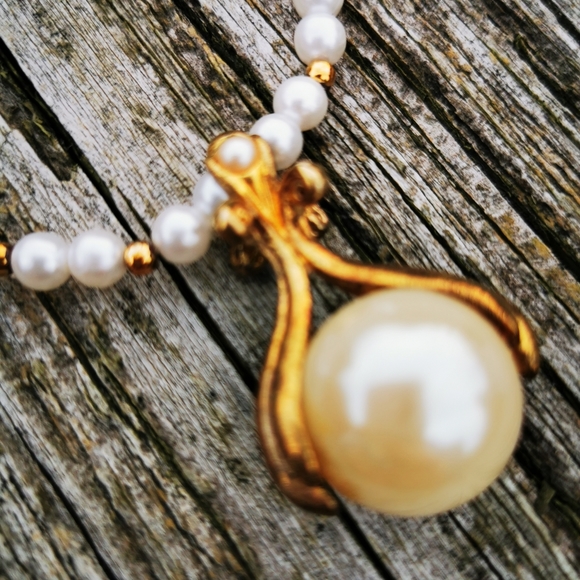 Vintage Faux Pearl and Gold Tone Necklace with Pearl Enhancer Pendant - Picture 3 of 15